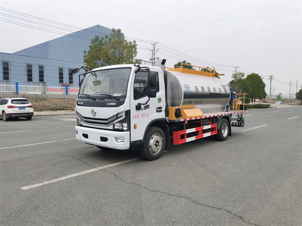 東風(fēng)大多利卡標(biāo)準(zhǔn)型瀝青灑布車(chē)【7立方】